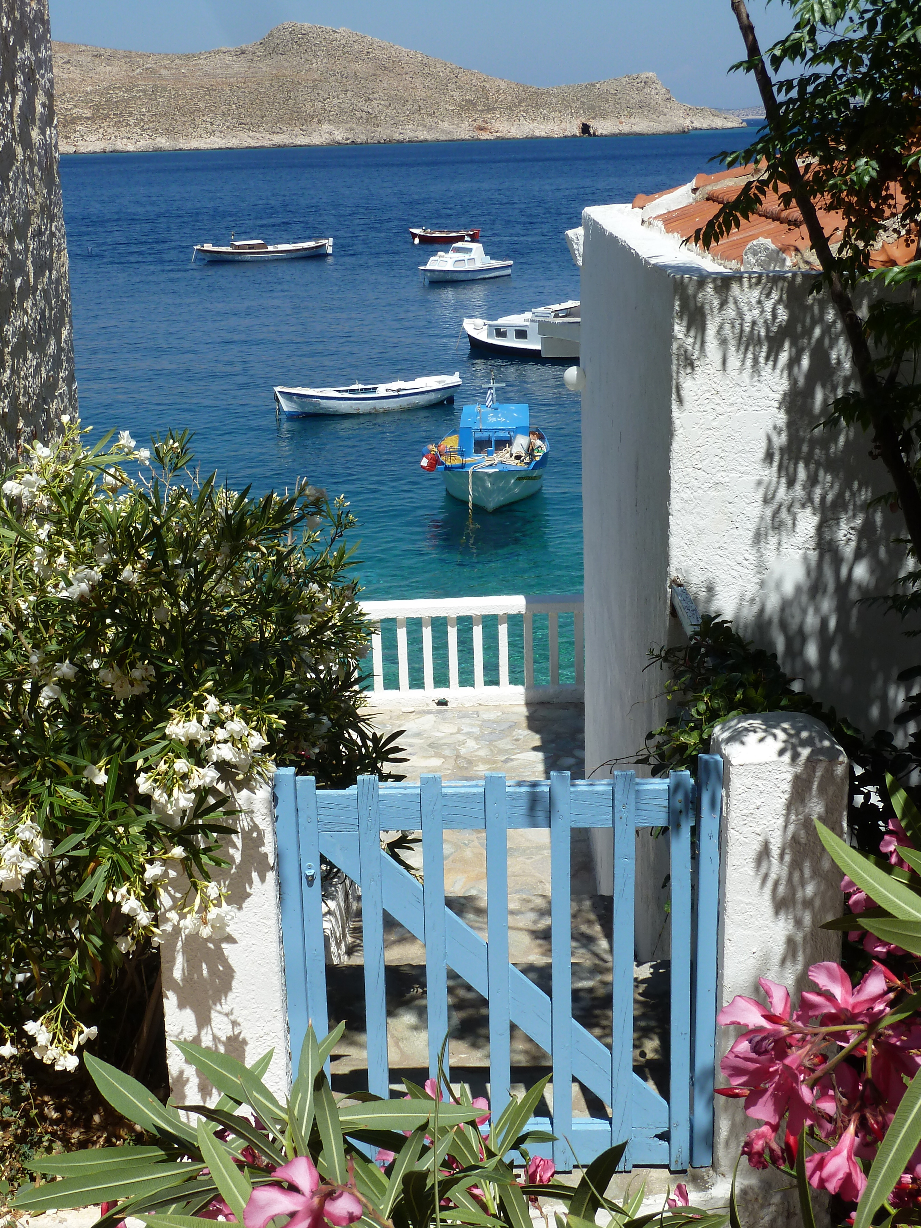 p1100396-halki-laneway